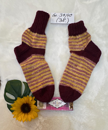 Handgestrickte wollsocken - handgestrickte,