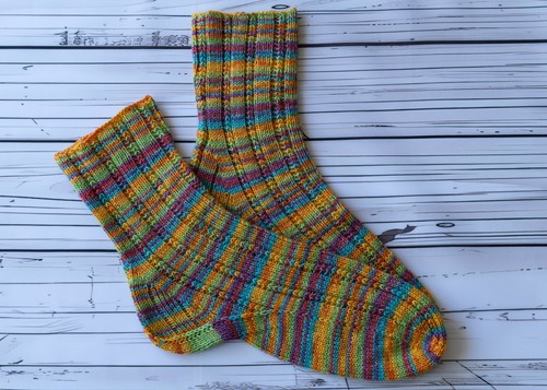 Handgestrickte wollsocken - handgestrickte,