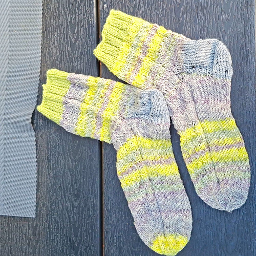 Selbstgestrickte socken paar - selbstgestrickte,