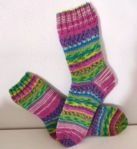 Handgestrickte socken - handgestrickte,